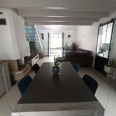 Charmente Maison Avec Piscine Chauffee 빌라 *
